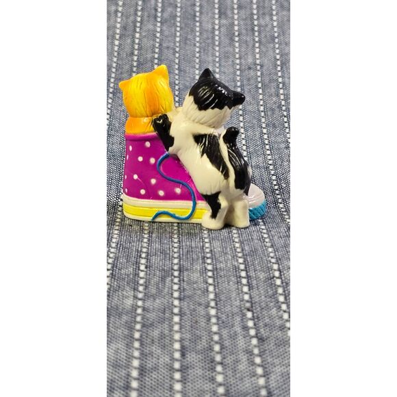 1990s Lisa Frank "Kittens in a Sneaker" PVC figurine - Picture 4 of 10